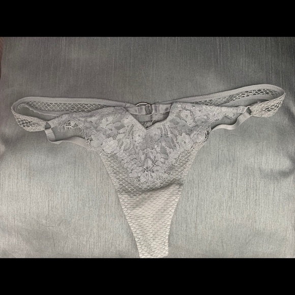 Lace thong - Picture 1 of 7